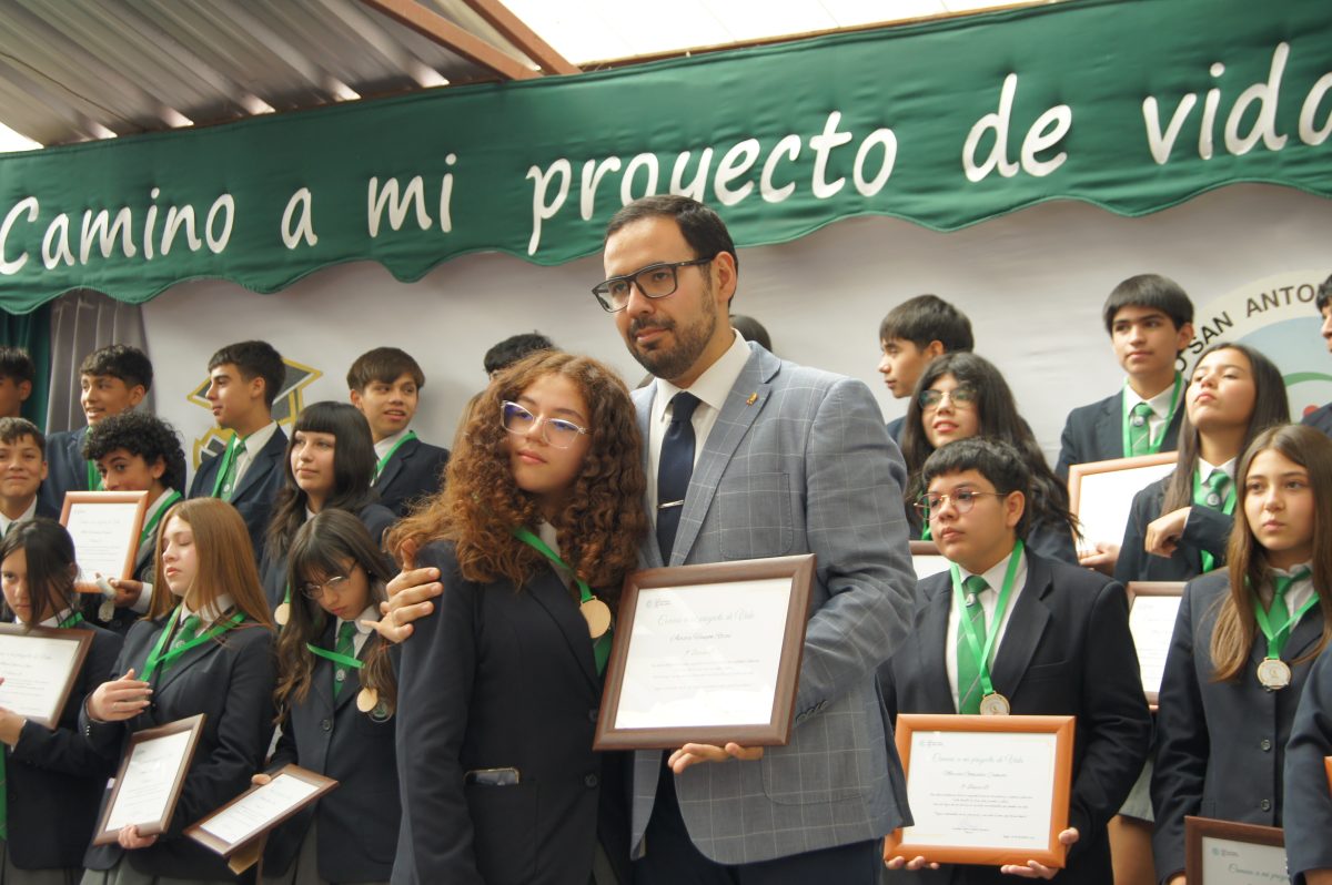 Ceremonia 8vos básicos.