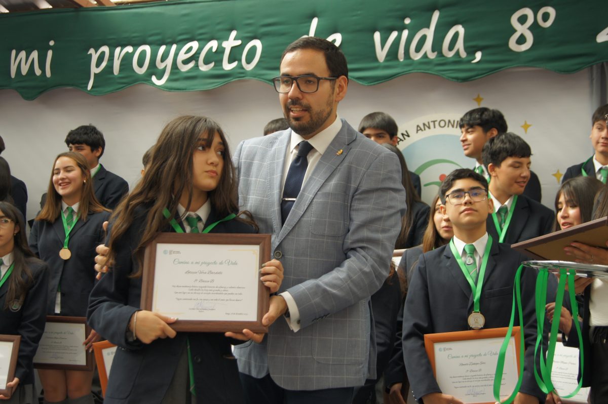 Ceremonia 8vos básicos.