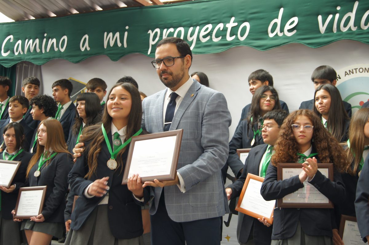 Ceremonia 8vos básicos.