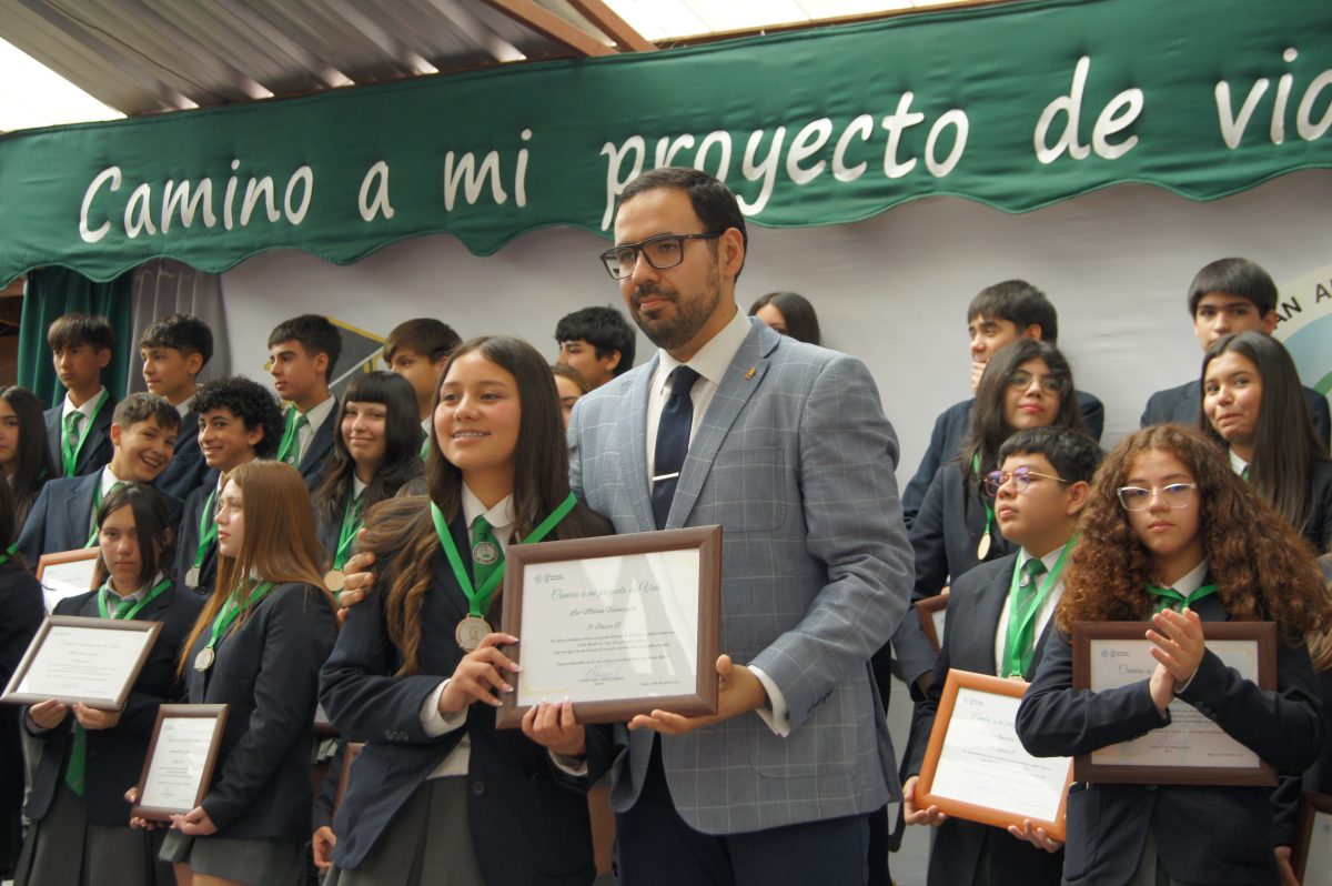 Ceremonia 8vos básicos.