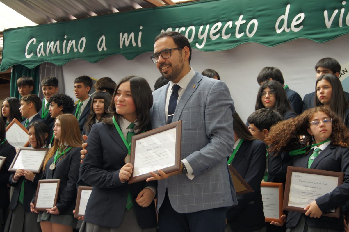 Ceremonia 8vos básicos.