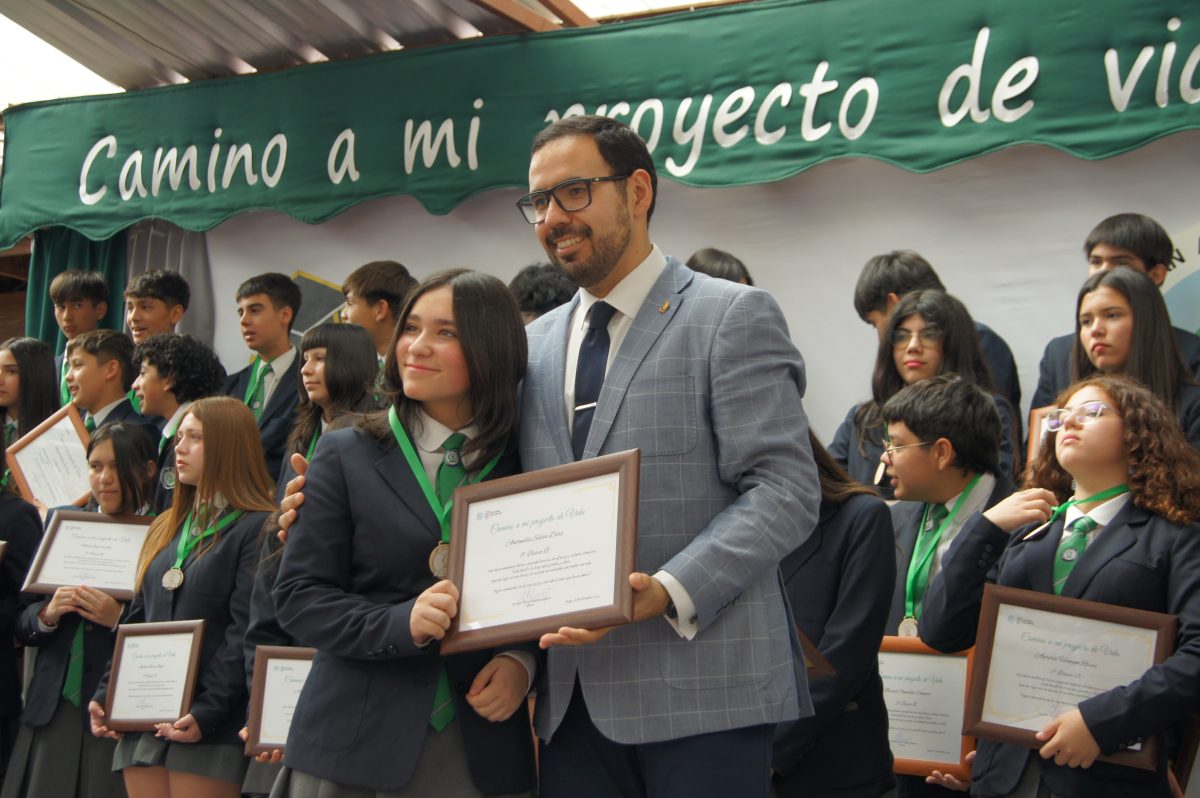 Ceremonia 8vos básicos.