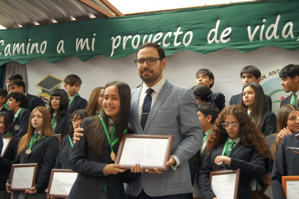 Ceremonia 8vos básicos.