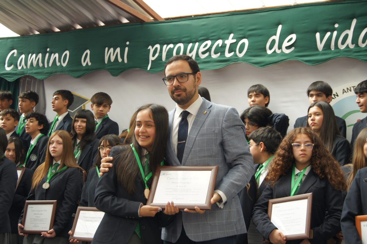 Ceremonia 8vos básicos.