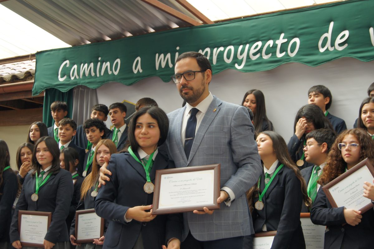 Ceremonia 8vos básicos.