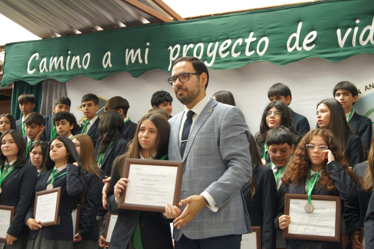 Ceremonia 8vos básicos.