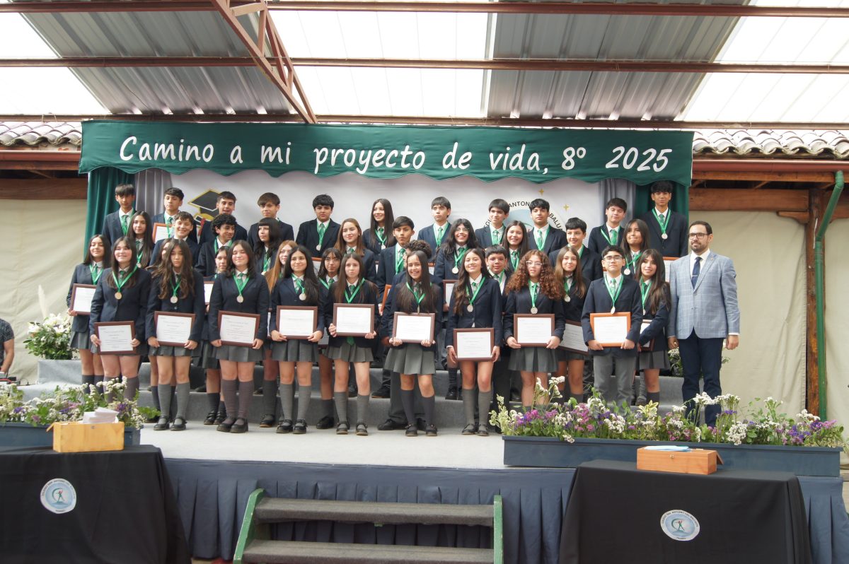 Ceremonia 8vos básicos.