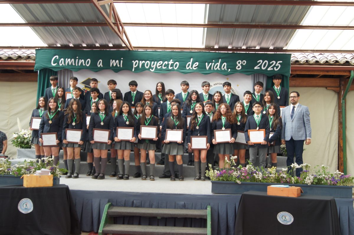 Ceremonia 8vos básicos.