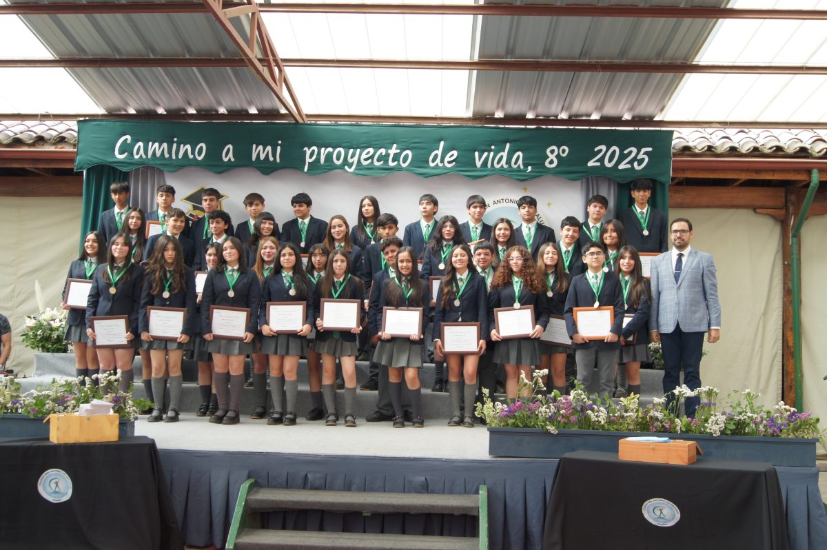 Ceremonia 8vos básicos.