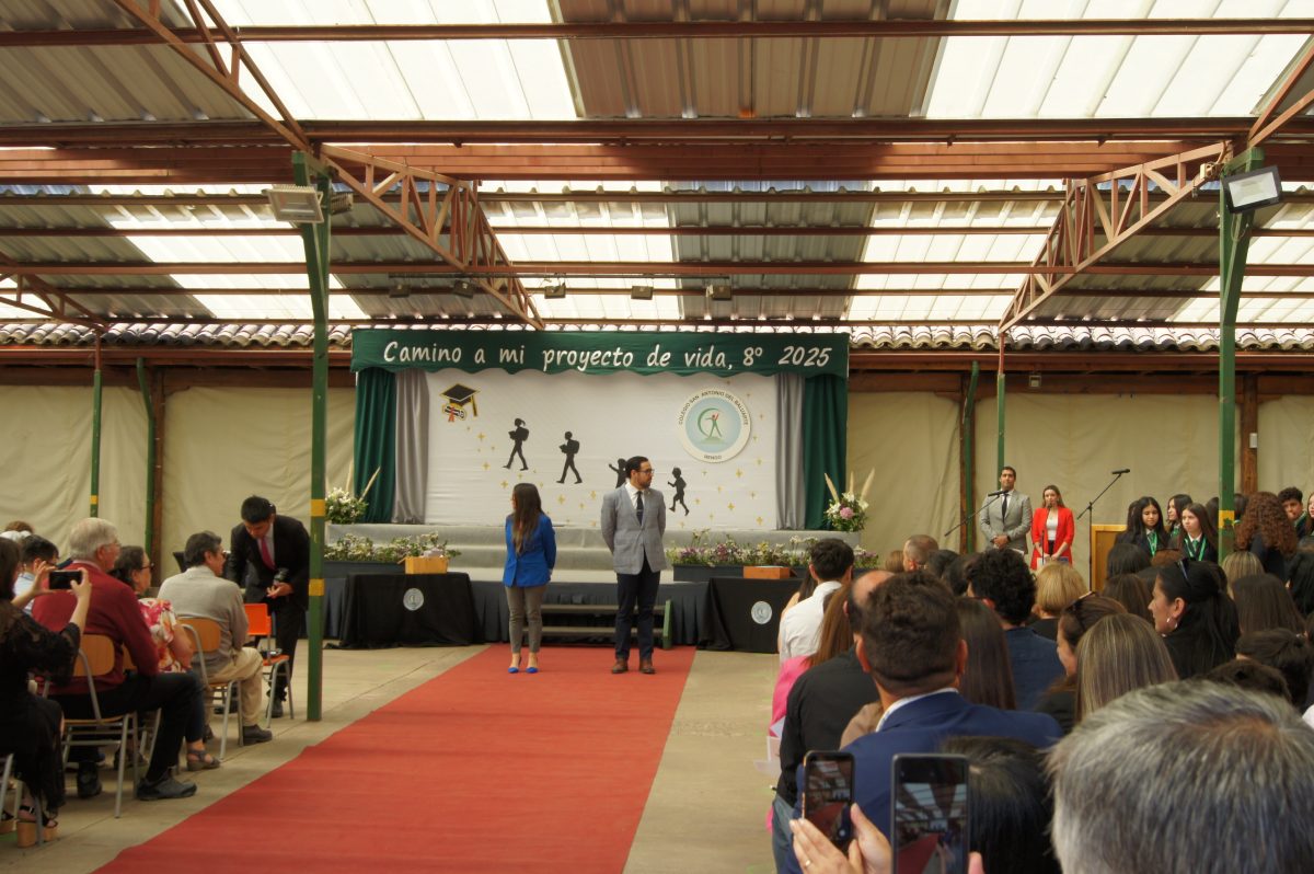 Ceremonia 8vos básicos.