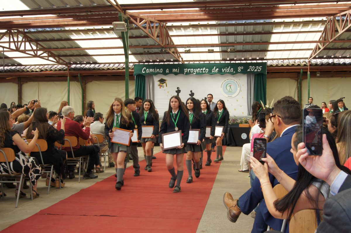 Ceremonia 8vos básicos.