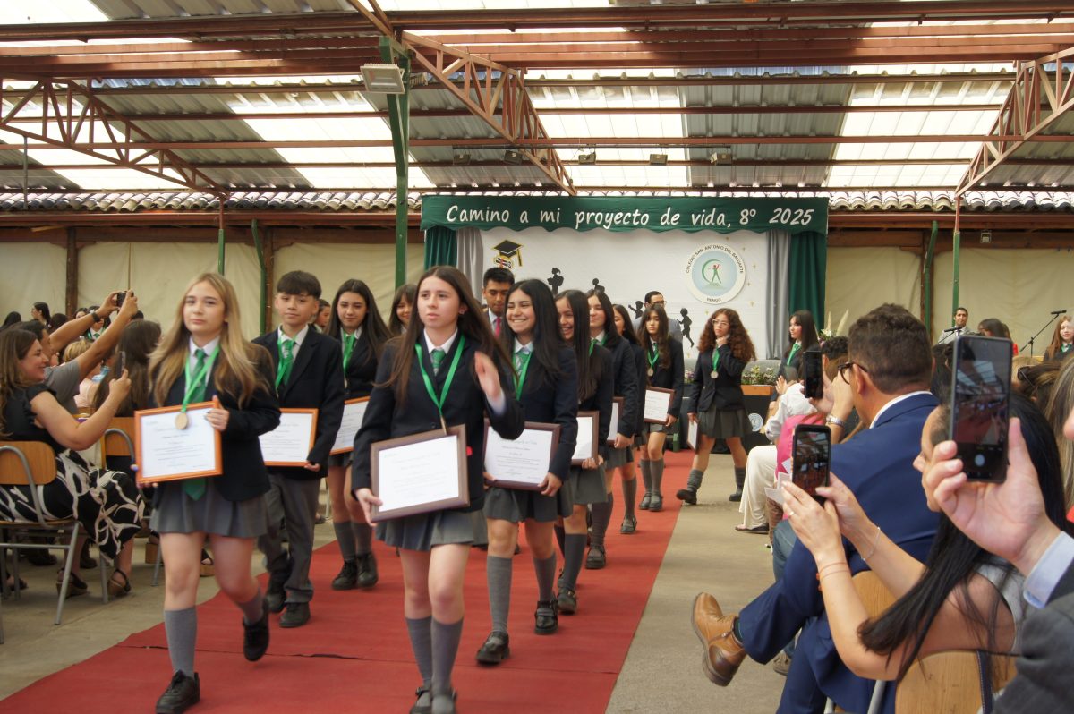 Ceremonia 8vos básicos.