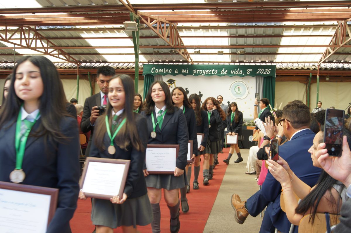 Ceremonia 8vos básicos.