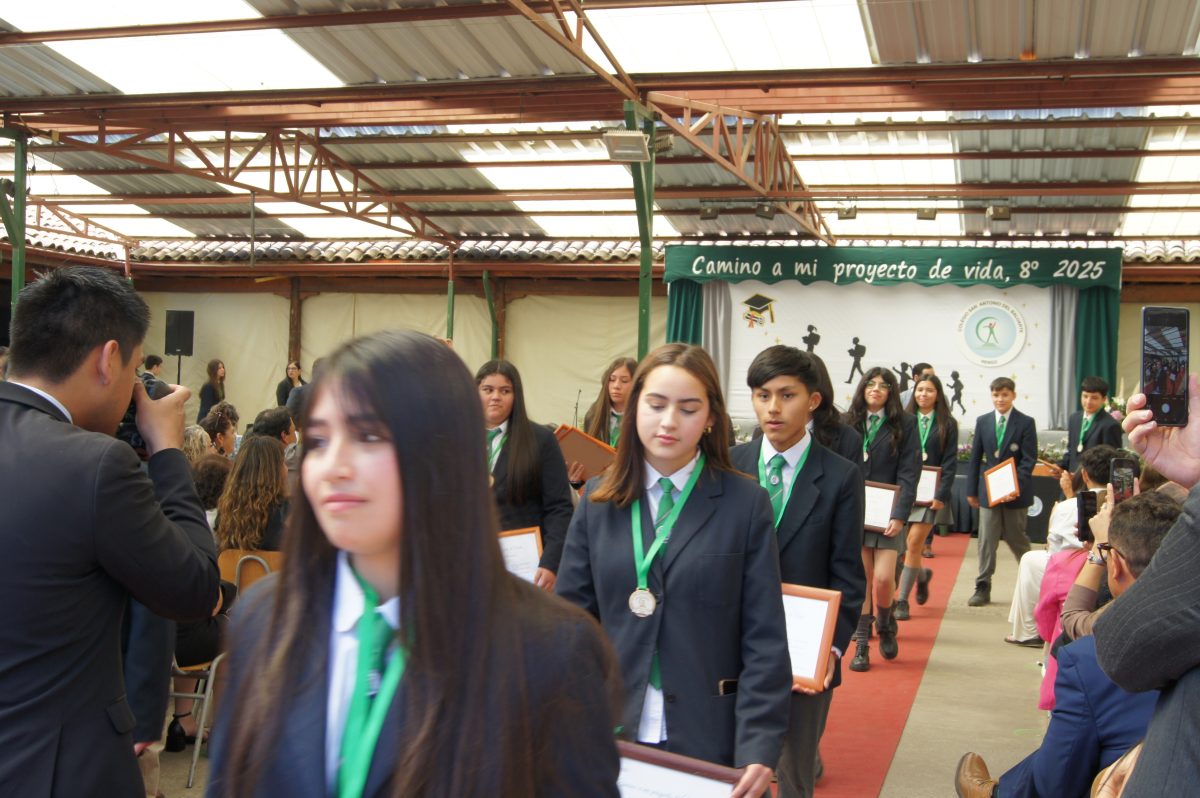 Ceremonia 8vos básicos.