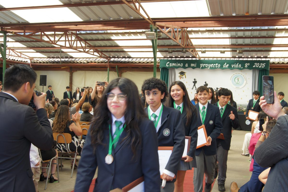 Ceremonia 8vos básicos.