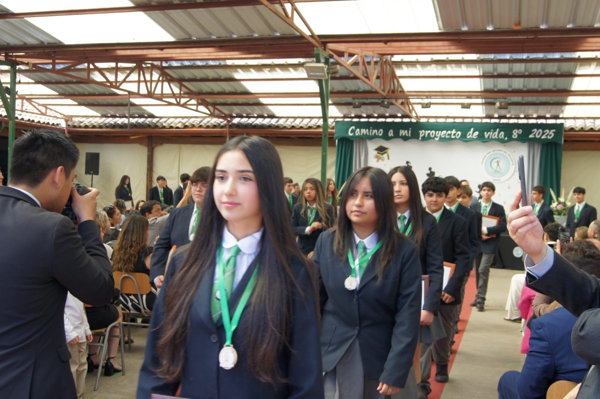 Ceremonia 8vos básicos.