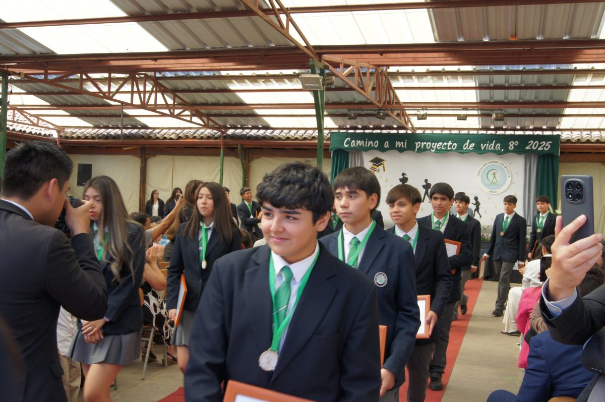 Ceremonia 8vos básicos.