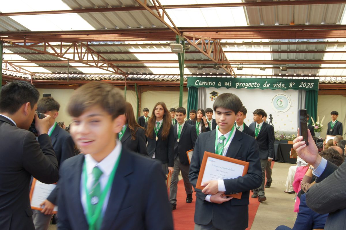 Ceremonia 8vos básicos.