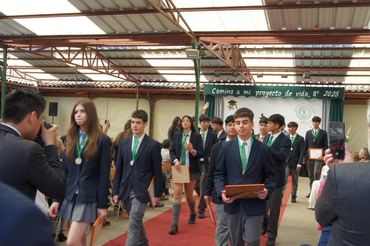 Ceremonia 8vos básicos.