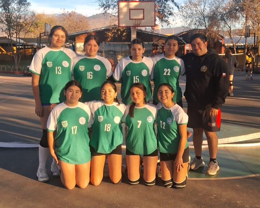 Nuestra selección femenina de vóleibol celebra el título comunal y clasifica al Provincial