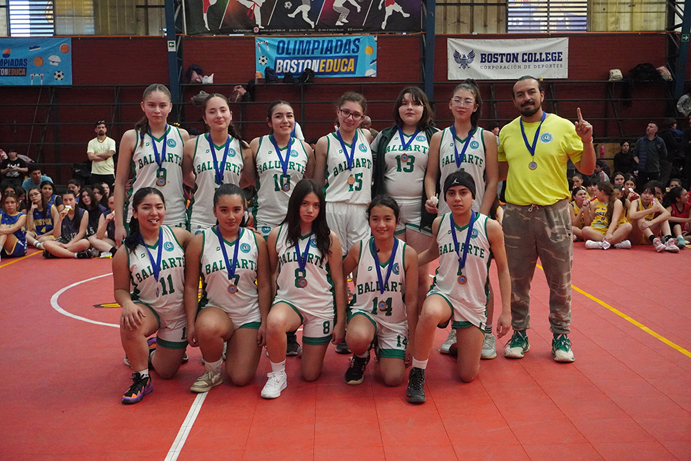 Nuestro colegio subió al podio en el Básquetbol Intermedia Damas de las Olimpiadas BostonEduca